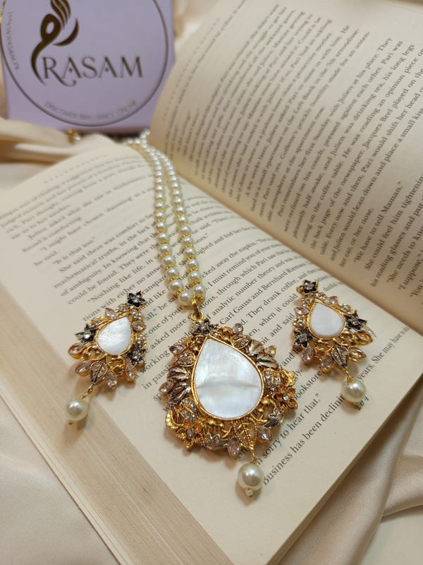 Luxurious Pearl & Assorted Stone Necklace Set