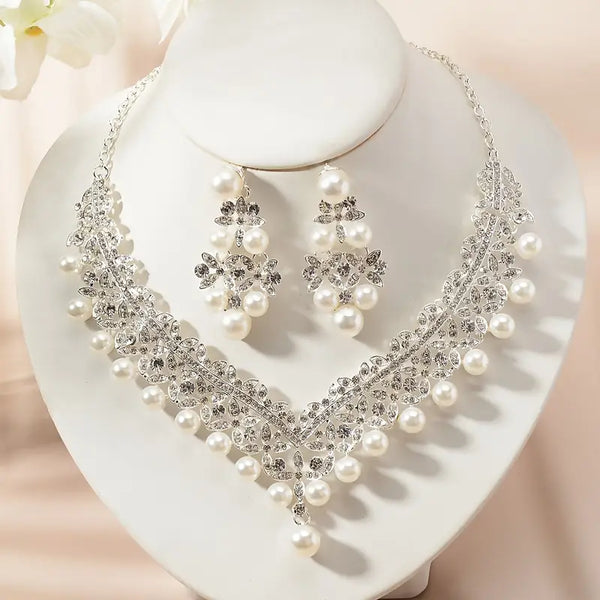 Sparkly Silver Rhinestone Pearl Necklace Set