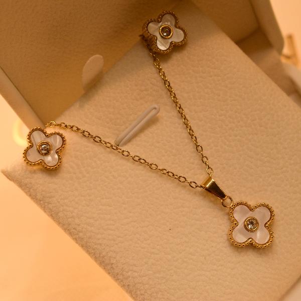 Dazzling Clover: White Necklace Set with Centered Stone