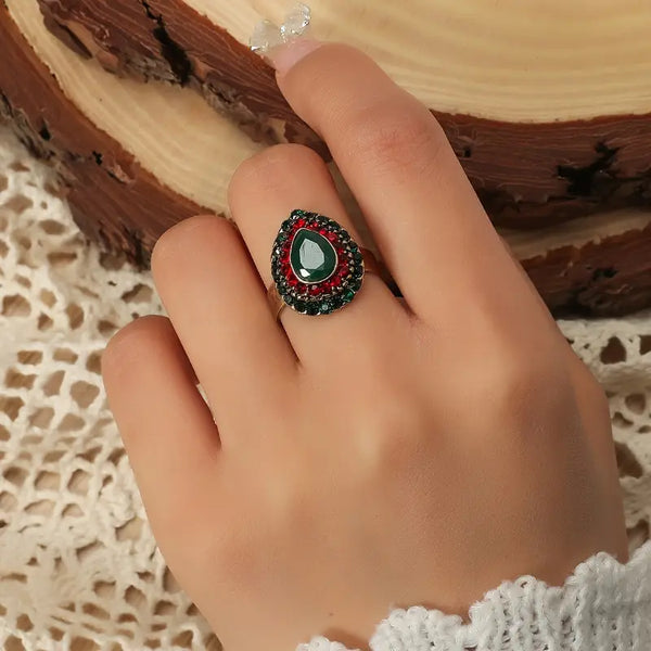 A Stylish And Unique Adjustable Ring for Women, Featuring a Creative Oval Design with Rhinestones