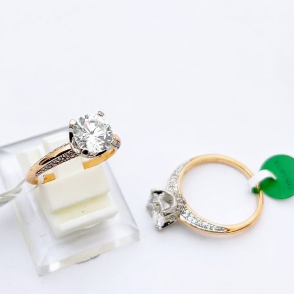 1 Piece Xuping Classic Round Brilliant Cut Ring with Detailed Band