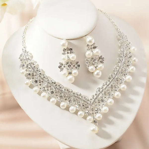 Sparkly Silver Rhinestone Pearl Necklace Set
